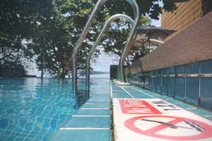 warning sign in the swimming pool